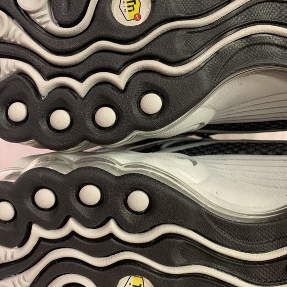 Athletic_Shoes